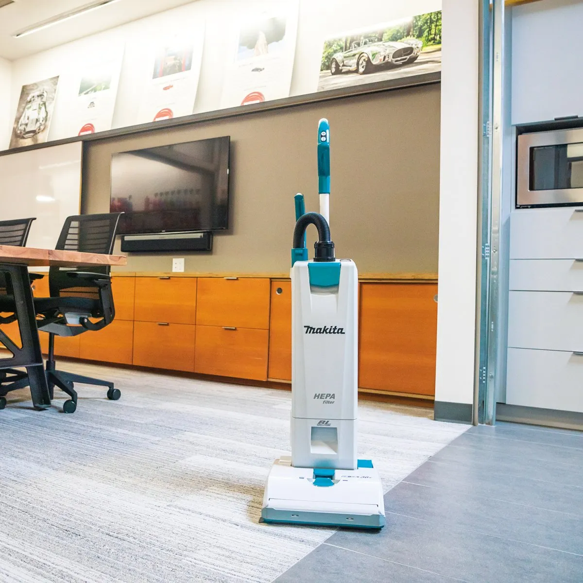 36V (18V X2) LXT® Brushless 1.3 Gallon HEPA Filter 12” Upright Vacuum