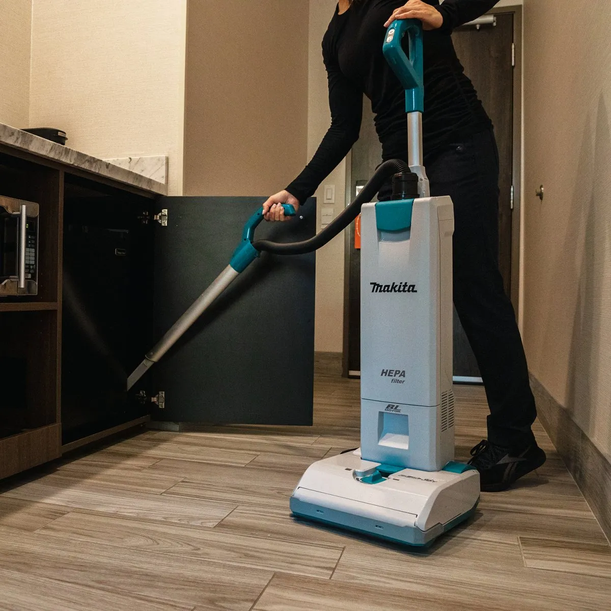 36V (18V X2) LXT® Brushless 1.3 Gallon HEPA Filter 12” Upright Vacuum