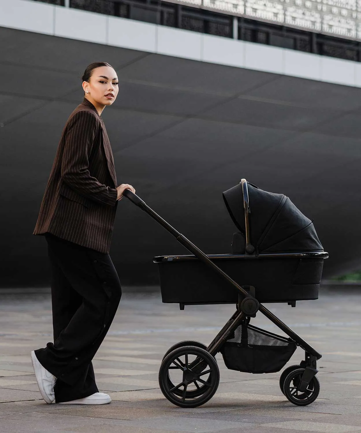 Venicci Tinum Edge Special Edition 2 in 1 Pram in Raven